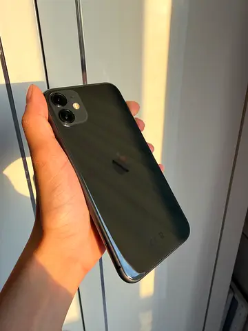 iPhone 11 (128GB) black