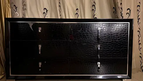 Elegant Black 6-Drawer Dresser - Perfect for Any Bedroom