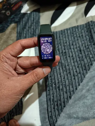 Huawei band 8 green color Fitness Tracker with Sleek Design for Sale