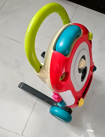 Baby walker with sensory activities