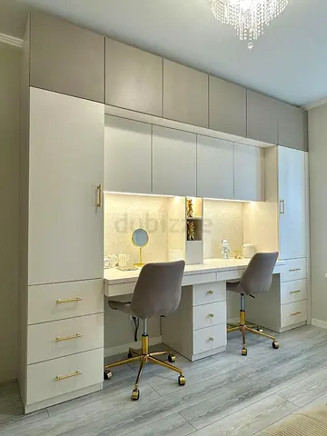 Elegant Modern Home Office Desk Set