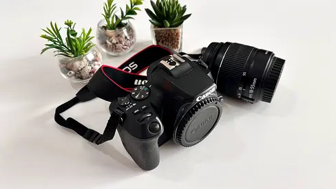 Canon EOS250D, EFS 18-55mm Lens with battery and charger