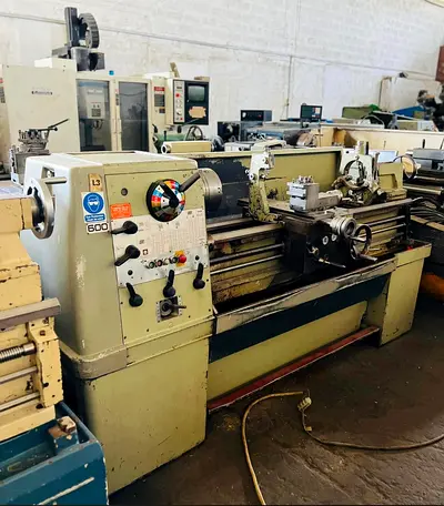 Used Industrial COLCHESTER TRIUMPH 2000 Lathe Machine for Sale