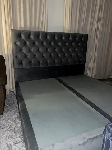 Elegant Velvet Bed Frame with Diamond Tufting