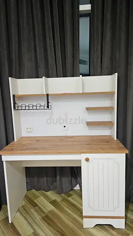 طاولة دراسة