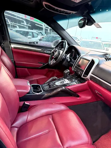 صورة 10 لـ 2015 Porsche CAYENNE