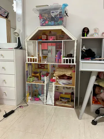 Barbie doll house