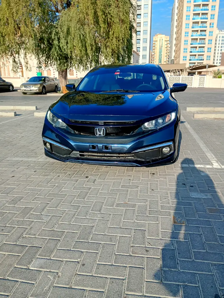 Honda Civic 2020 — photo 1 of 19