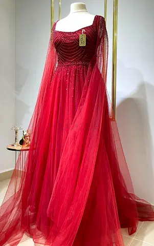 فستان أحمر راقي قياس 20 مستعمل لساعات قليلة Elegant red dress, size 20 Plus size, used for only