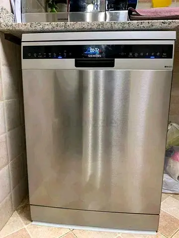 SIEMENS IQ500 Dishwasher three raks almost New condition