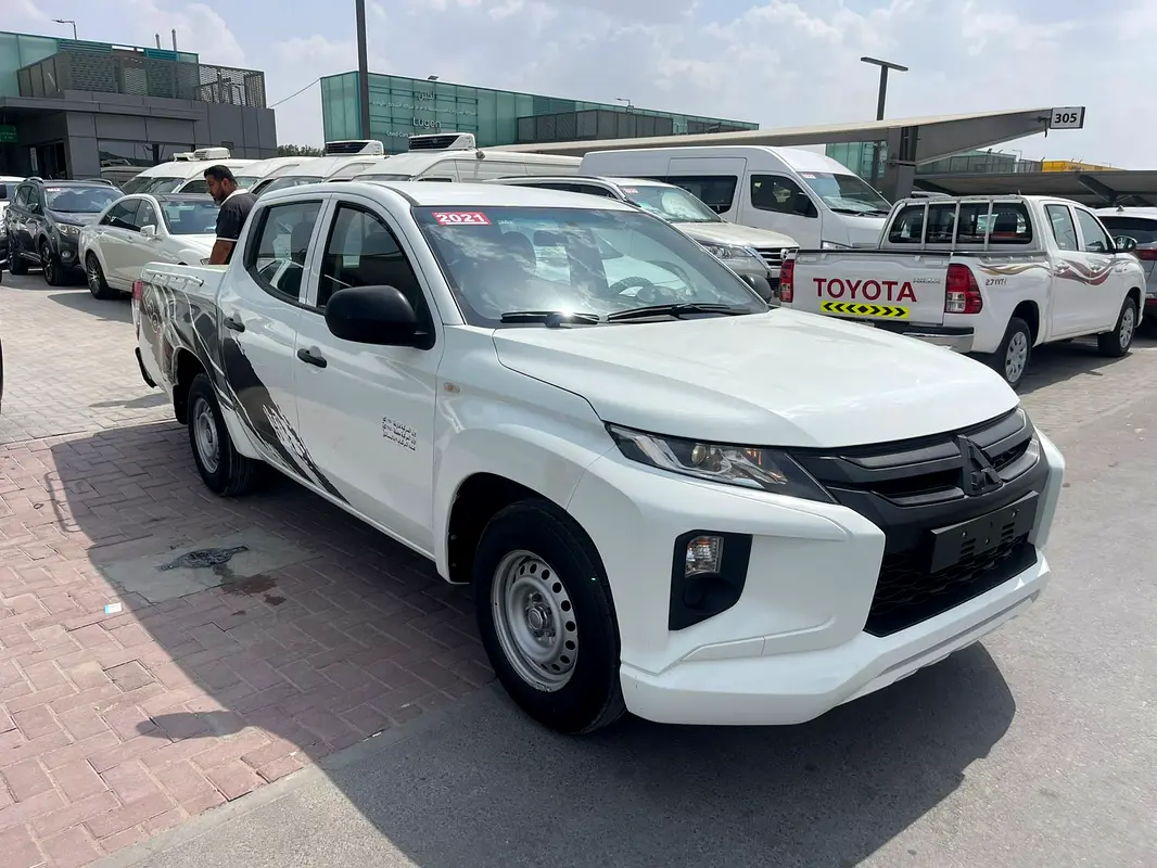 Mitsubishi L200 2021 — photo 1 of 11