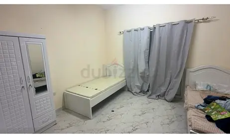 FULLY FURNISHED FLAT FOR EXECUTIVE MALE  / BED SPACE