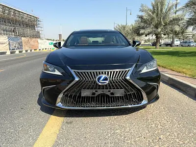 LEXUS ES300H 2020 GCC FULL OPTION WITH SUNROOF CROSS CONTROL LETHER SITS VERY CLEAN CAR