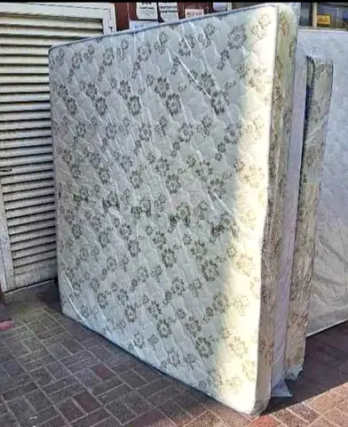 180x200cm King size mattress available.  Same day delivery available