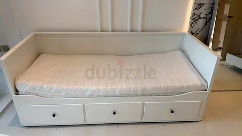Stylish White Daybed with Storage