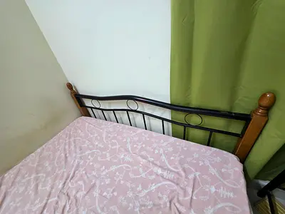 Queen size double bed with mattress