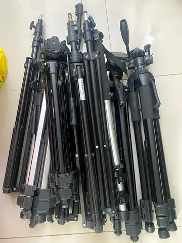 tripods and light strands ( cheap price )
