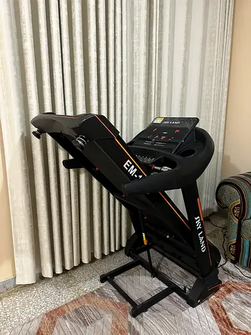 Sky Land Foldable Treadmill 5.5HP | Auto Incline | Bluetooth | Excellent Condition