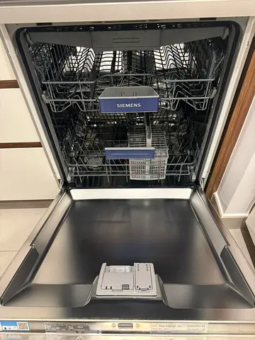 Siemens Dishwasher iq500 Model three rack