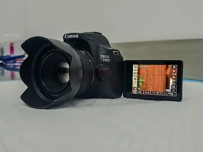 Canon EOS 250D DSLR with Kit Lens