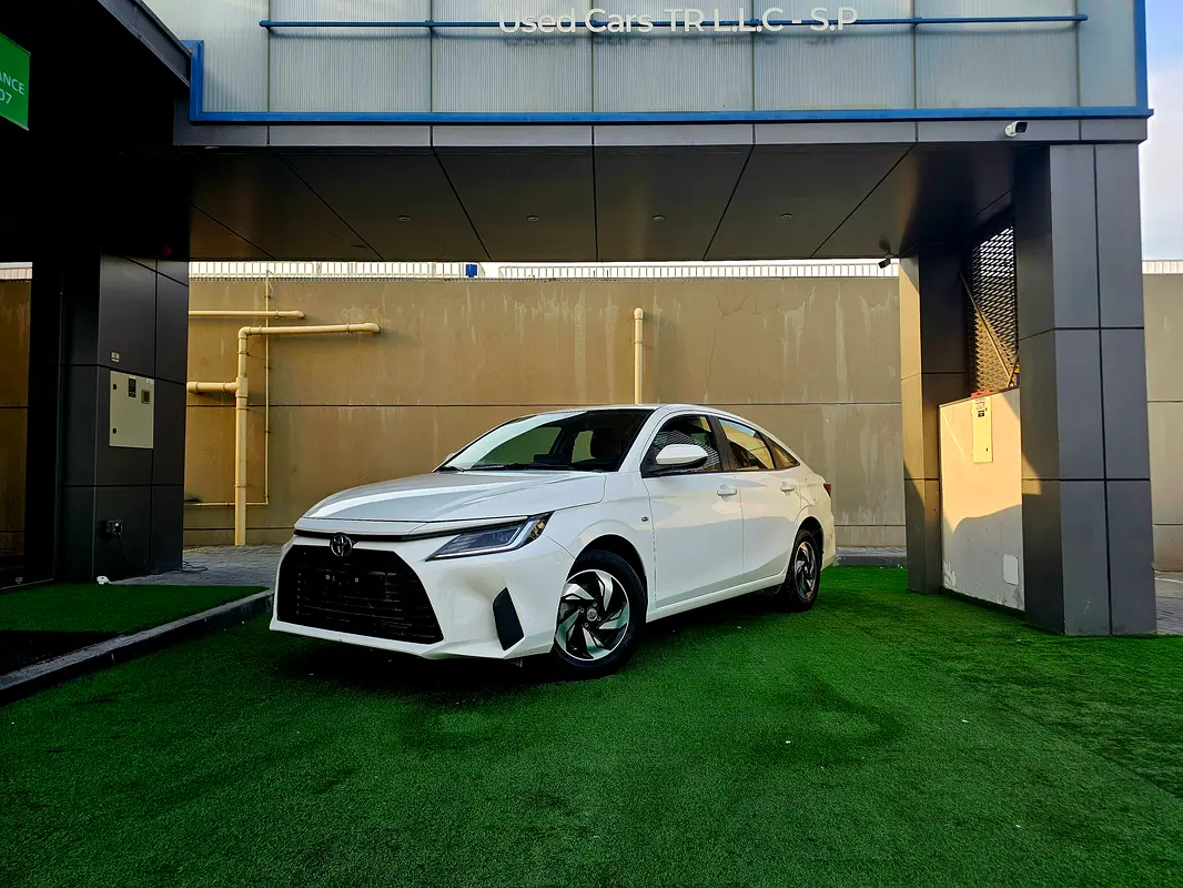 Toyota Yaris 2023 — photo 1 of 17