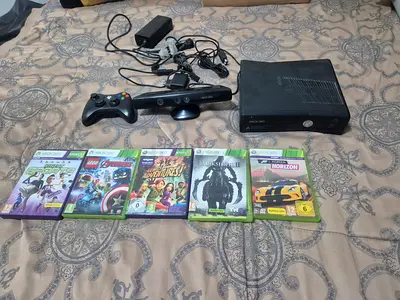 Xbox with kinect and 5games CD