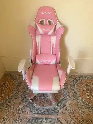 Stylish Pink Gaming Chair for Comfort and Support