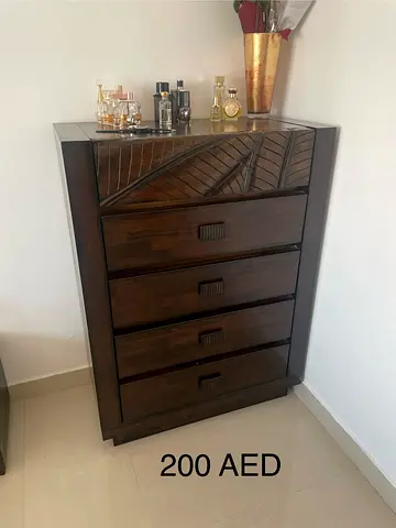 Chest of drawer