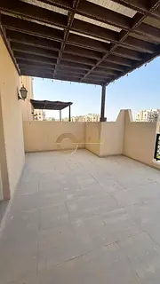 TERRACE UNIT I SPACIOUS LAYOUT I CLOSED KITCHEN