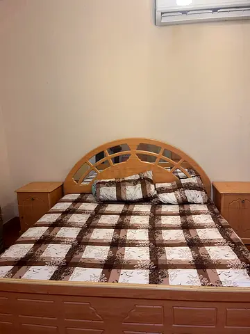 Comfortable Queen size bed complete set
