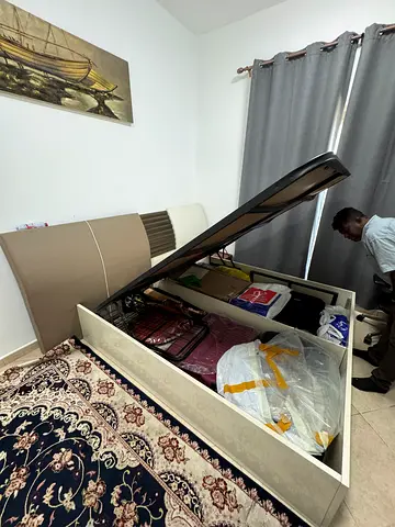 Stylish Storage Bed with Lift Mechanism