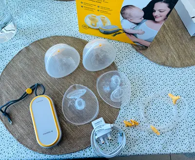 Medela - Double Hands free pump - portable