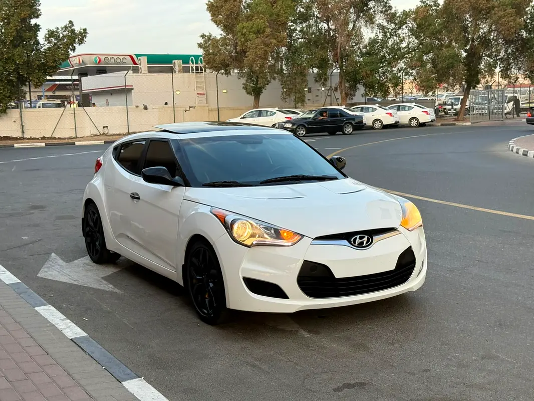 Hyundai Veloster 2013 — photo 1 of 15