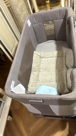 Baby crib chicco