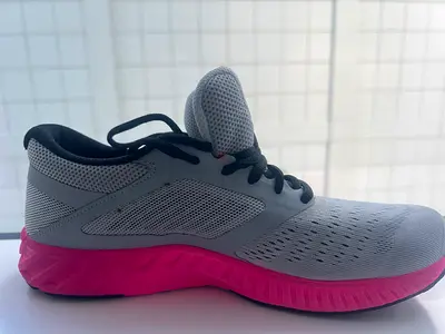 Sport shoes