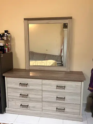 Stylish Bedroom Dresser with Mirror for Sale