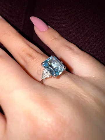 18 KT Gold Ring - Natural Light Topaz