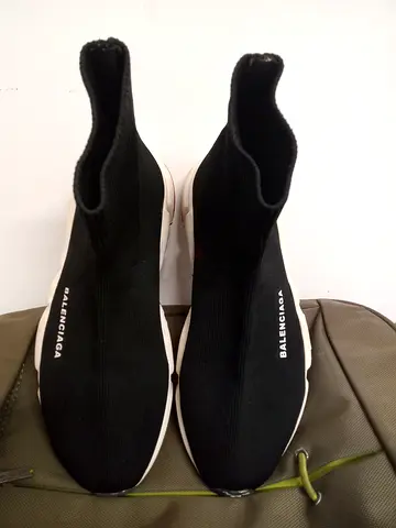Balenciaga Speed Sneakers in Excellent Condition