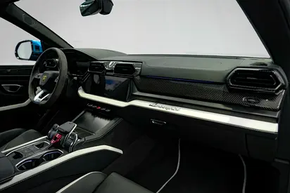 2025 Lamborghini URUS photo 8