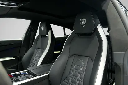 2025 Lamborghini URUS photo 10