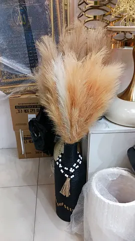 Elegant Decorative Vase with Dried Pampas Grass