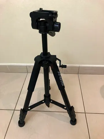 Camera Tripod (almost new)