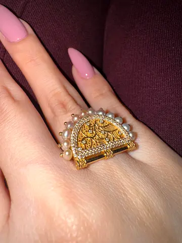 18 KT GOLD RING - Traditional Design with Natural Pearls