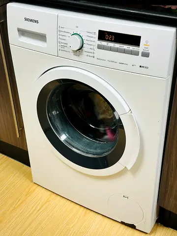 Siemens iQ300 Washing Machine – 7kg | Excellent Condition | AED 900