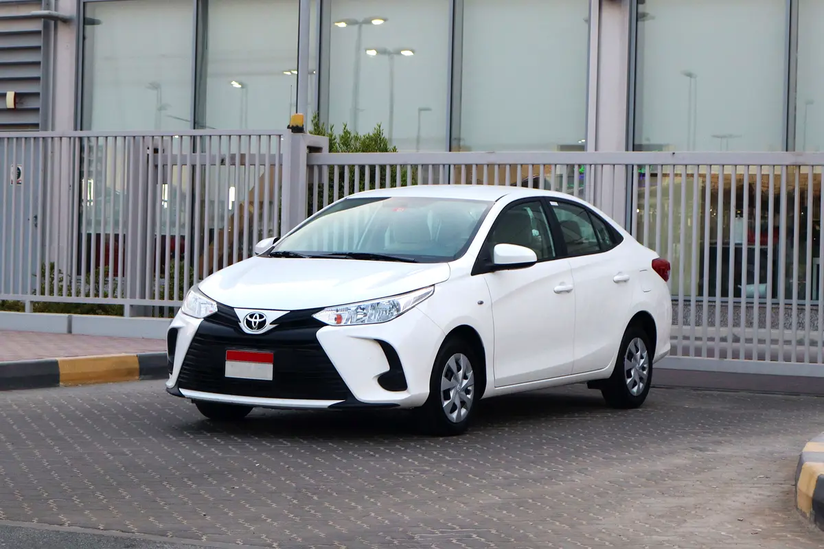 Toyota Yaris 2021 — photo 1 of 9