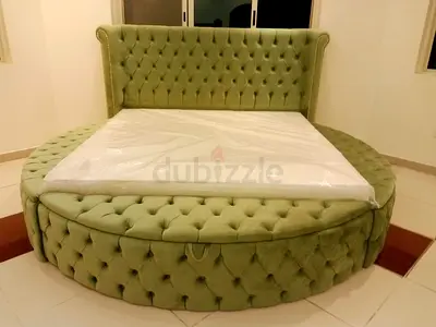 King Size Elegant Circular Velvet Tuppted Bed With Storage