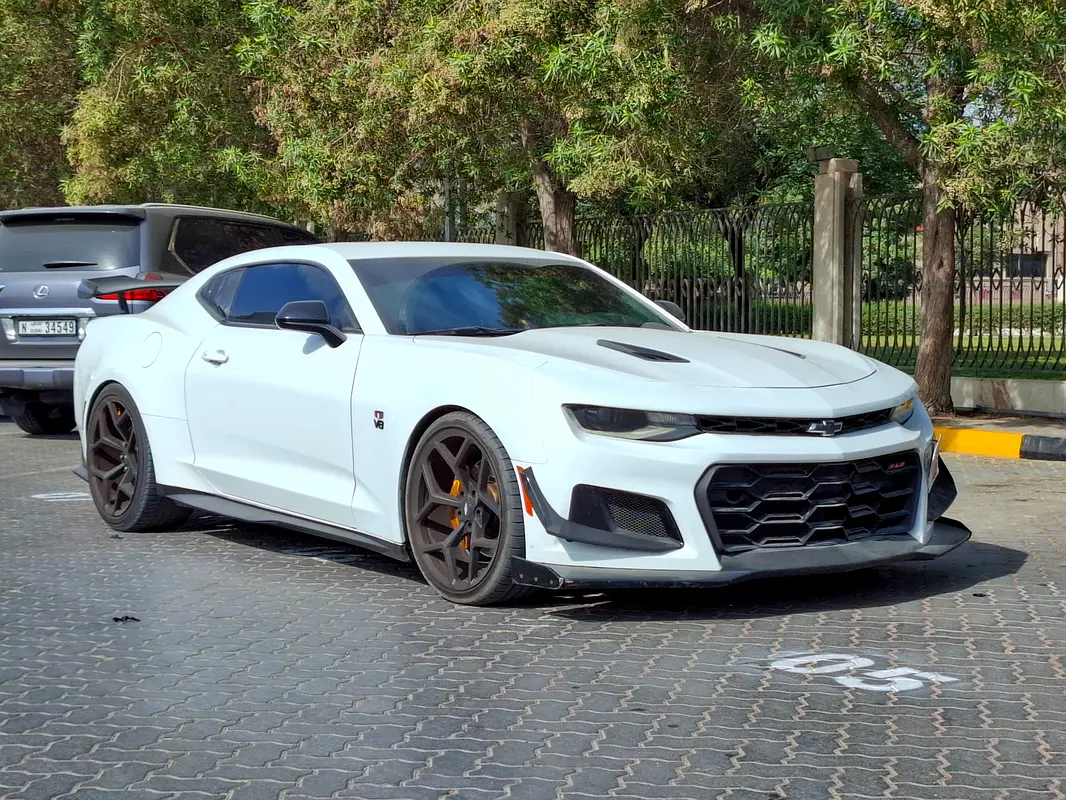Chevrolet Camaro 2016 — photo 1 of 17