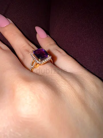 18 KT GOLD RING - Diamonds and Natural Amethyst