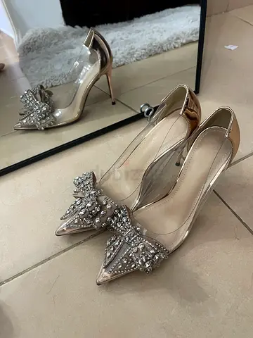 Elegant Stiletto Heels with Sparkling Crystals