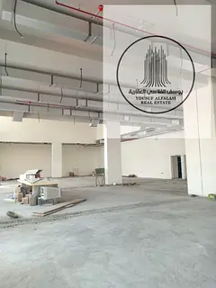 Commercial showroom for rent with a direct view of a main street in Ajman